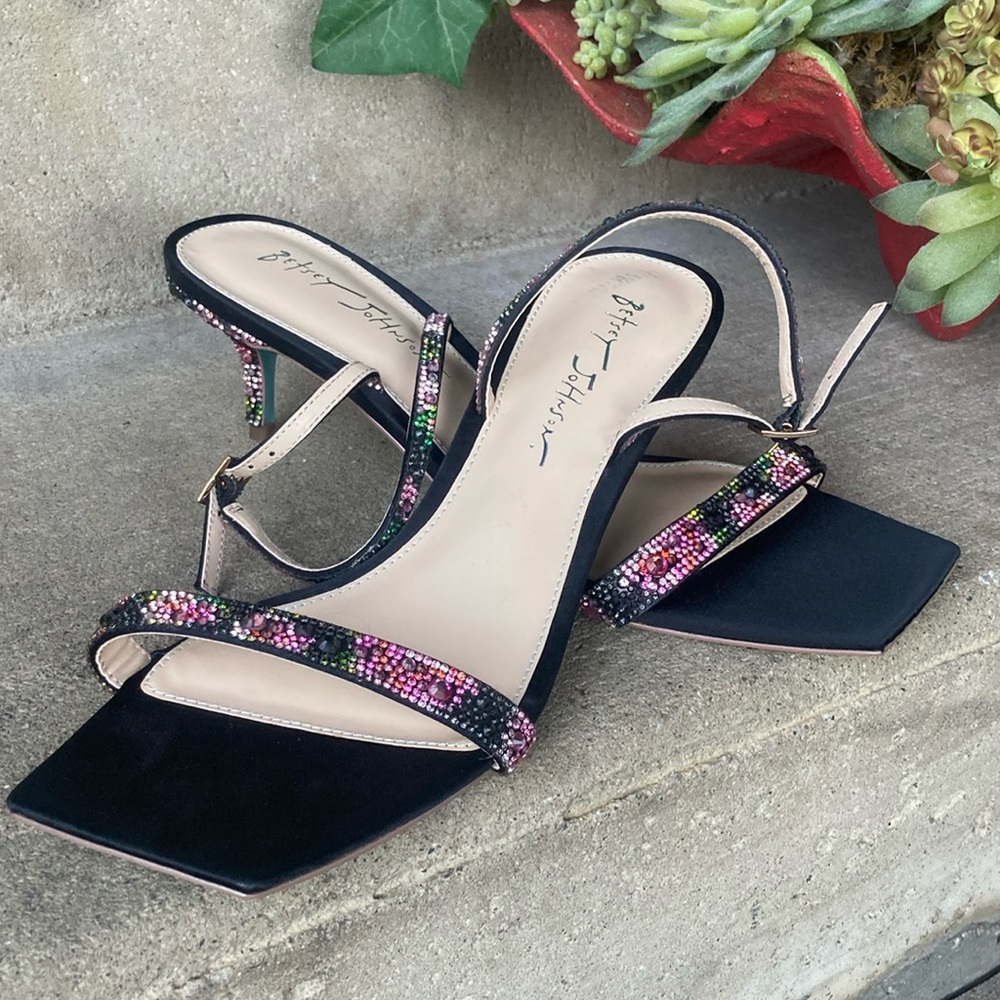 Betsey Johnson Rebel Sandal Black and Pink Elegant Heels size 9 floral